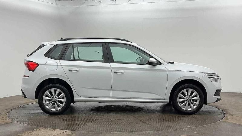 Used Skoda Kamiq 95 HP (69 kW) 2021 Moon white metallic SUV