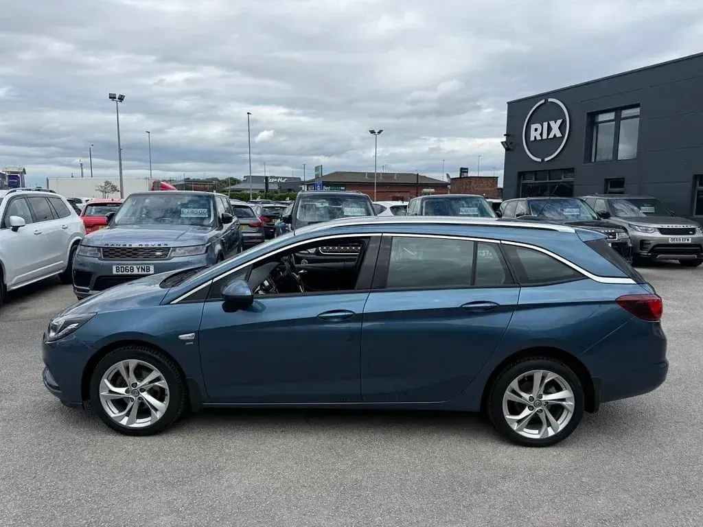 Used Vauxhall Astra SRi 150 HP (110 kW) 2016 Blue Estate