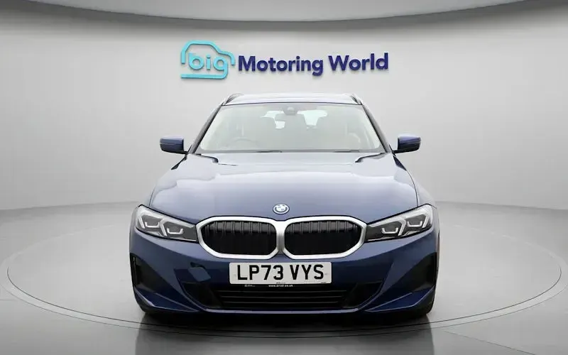 Used BMW 330e Sport Line 292 HP (214 kW) 2024 Blue Estate