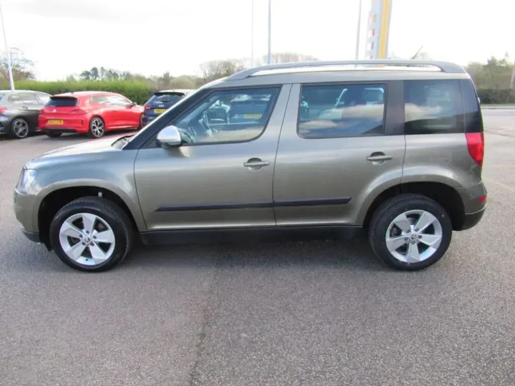 Używany Skoda Yeti GreenLine 105 KM (77 kW) 2014 Zielony SUV