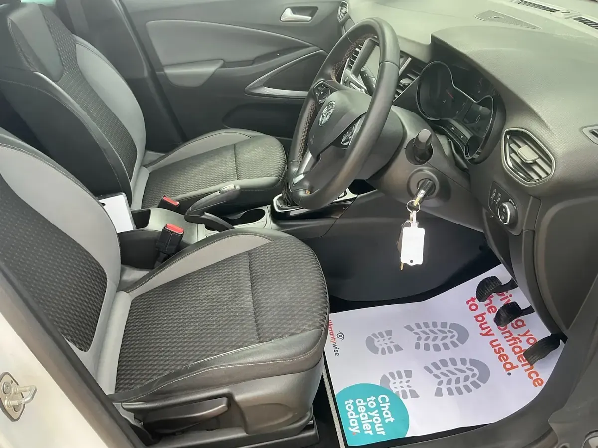 Used Vauxhall Crossland X Elite 83 HP (61 kW) 2019 White SUV