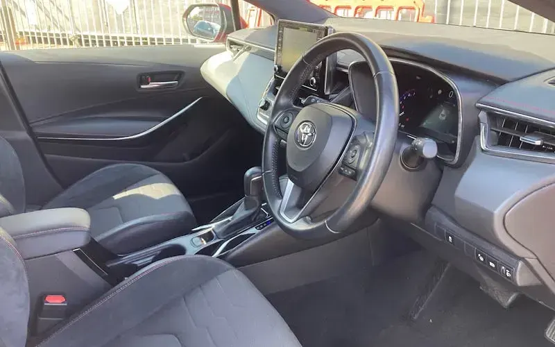 Used Toyota Corolla 122 HP (89 kW) 2019 Red Hatchback
