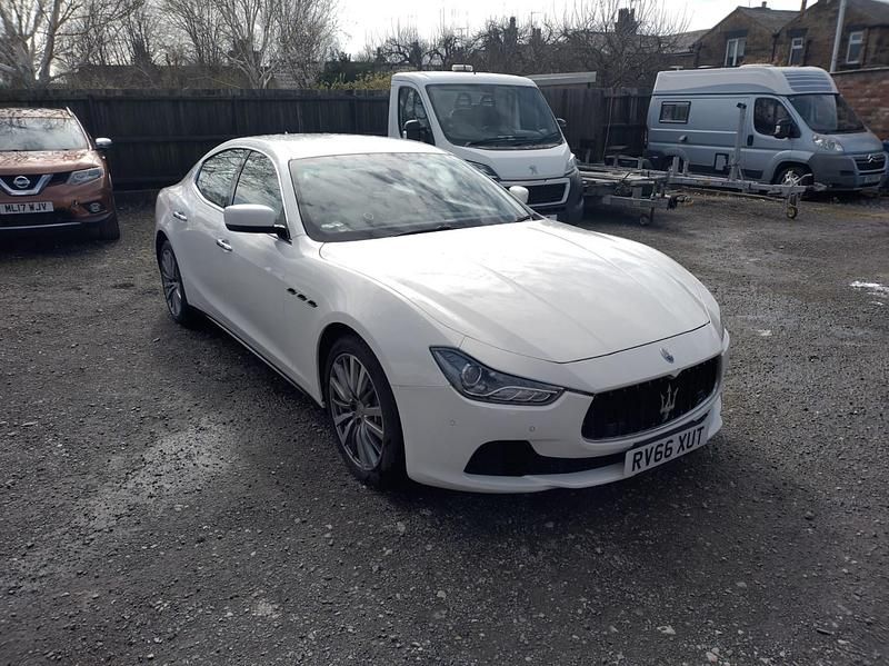 Used Maserati Ghibli 275 HP (202 kW) 2016 White Sedan