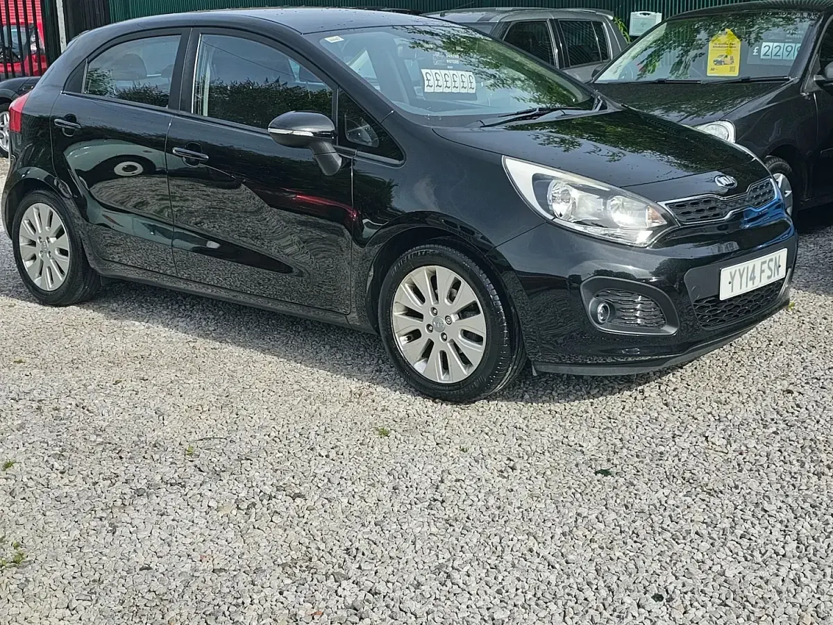 Used Kia Rio 85 HP (62 kW) 2014 Black Hatchback