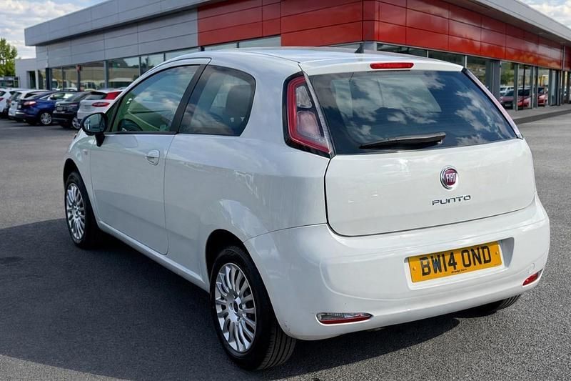 Used Fiat Punto Pop 69 HP (50 kW) 2014 White Hatchback