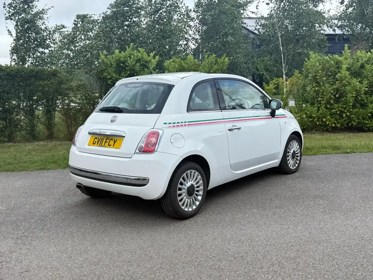 Used Fiat 500 Lounge 85 HP (62 kW) 2011 White Hatchback