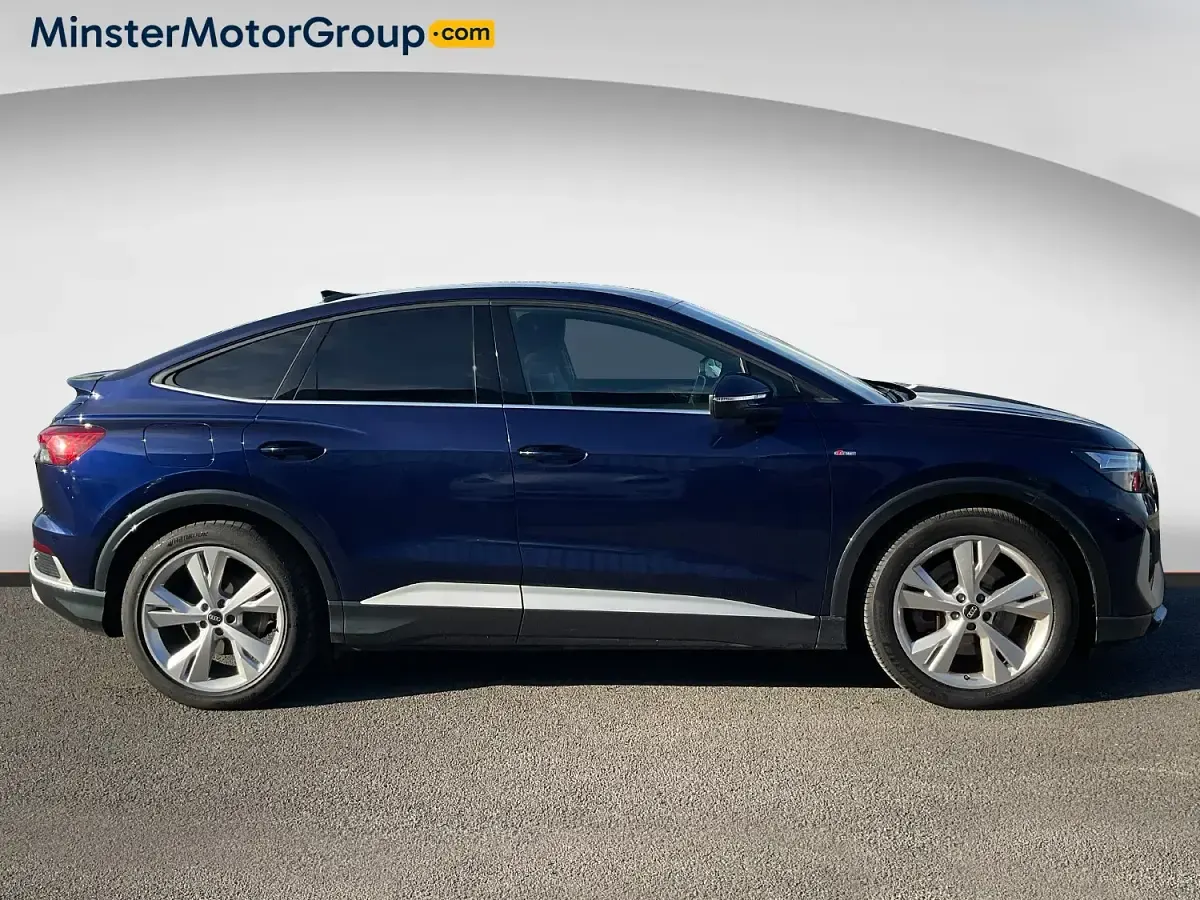 Begagnad Audi Q4 e-tron S-Line 150 kW (204 HK) 2023 Blå SUV