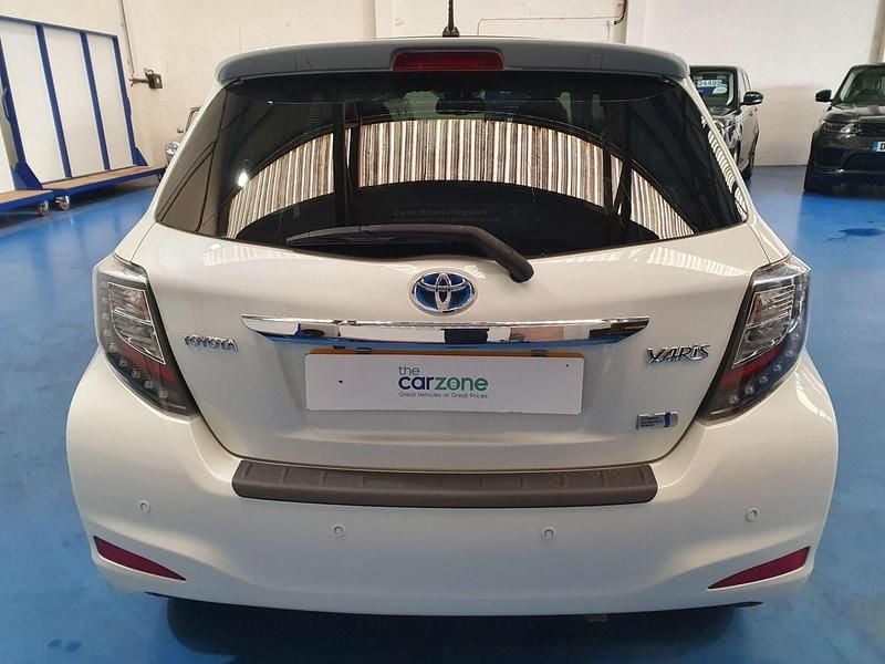 Used Toyota Yaris Hybrid 2012 White Hatchback