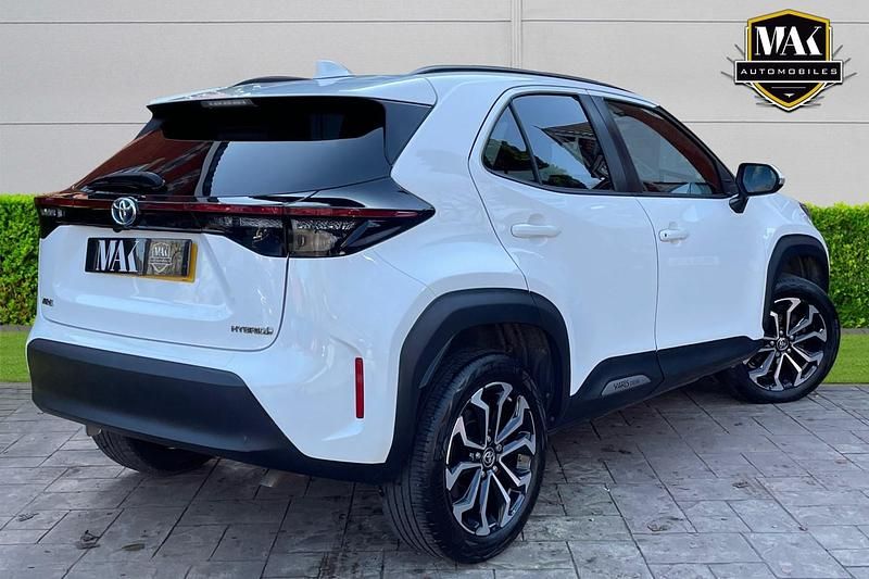 Used Toyota Yaris Hybrid Design 2023 White Hatchback