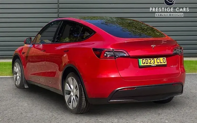 Used Tesla Model Y Long Range AWD 286 kW (389 HP) 2025 SUV