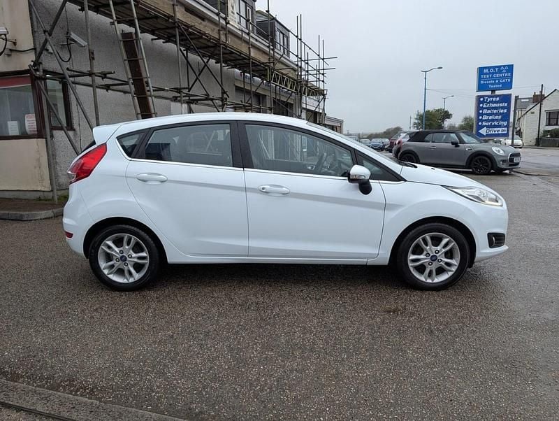 Usado Ford Fiesta Zetec 2017 Blanco Utilitario
