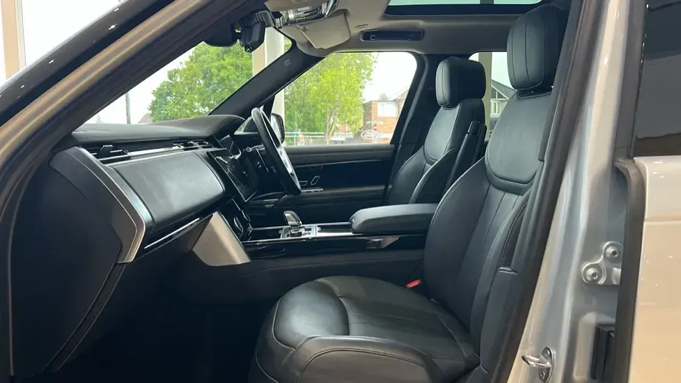 Used Land Rover Range Rover HSE 440 HP (323 kW) 2023 Silver SUV