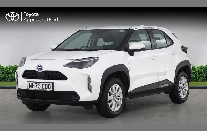 Used Toyota Yaris Cross 113 HP (83 kW) 2024 White SUV