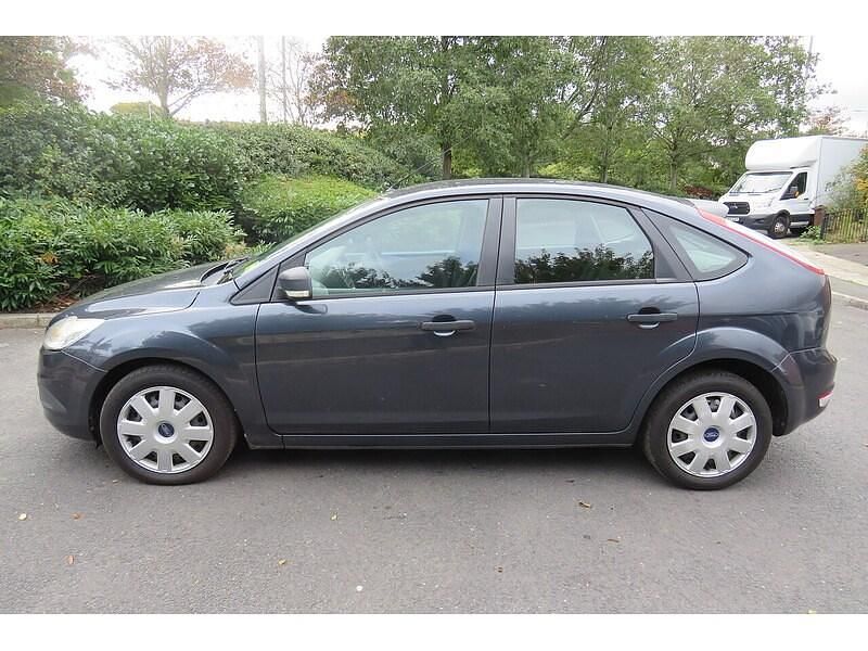 Używany Ford Focus Studio 110 KM (80 kW) 2009 Szary Hatchback