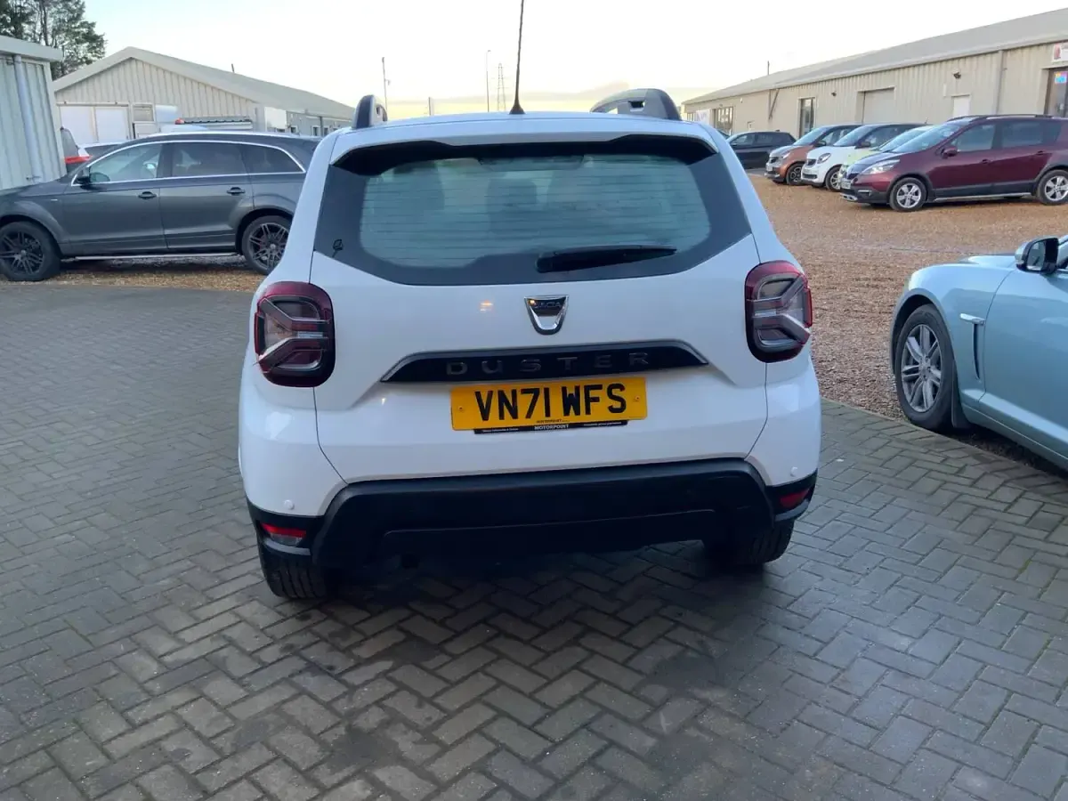 Used Dacia Duster Essentiel 90 HP (66 kW) 2021 White SUV