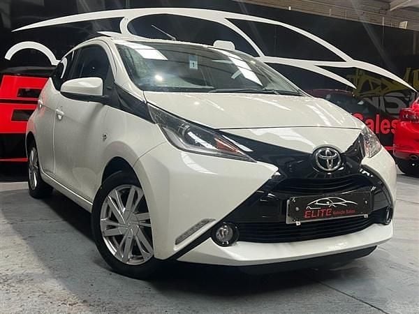 White Used 2014 Toyota Aygo x-press Hatchback | £3,750 (Fair price) - Image 1/4