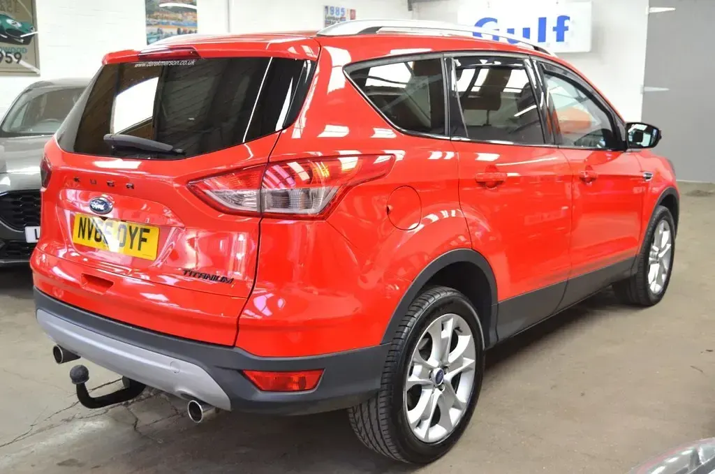 Used Ford Kuga Titanium 180 HP (132 kW) 2016 Red SUV