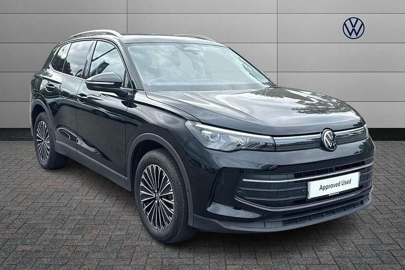 Black New 2025 VW Tiguan Match SUV | £30,990 (Good price) - Image 1/4