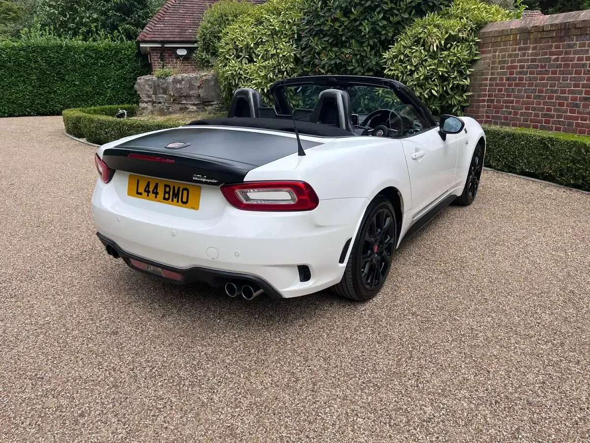 Used Abarth 124 Spider 170 HP (125 kW) 2017 White Cabriolet