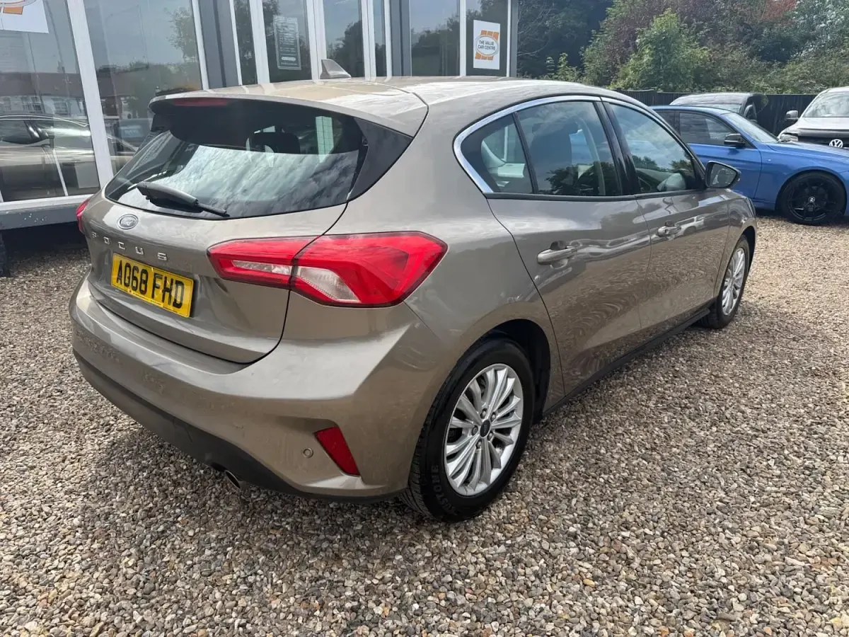 Used Ford Focus Titanium 125 HP (91 kW) 2018 Silver Hatchback