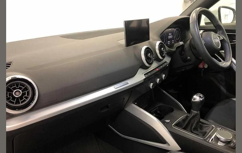 Used Audi Q2 S-Line 150 HP (110 kW) 2021 White SUV