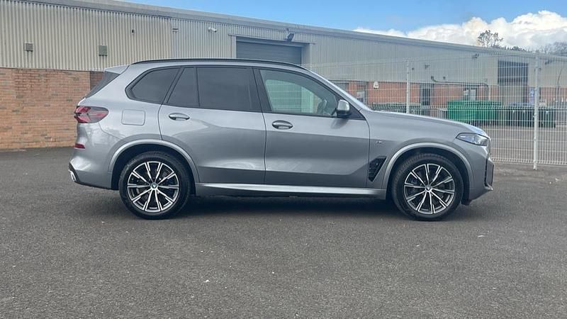 Używany BMW X5 M Sport 482 KM (354 kW) 2024 Szary SUV