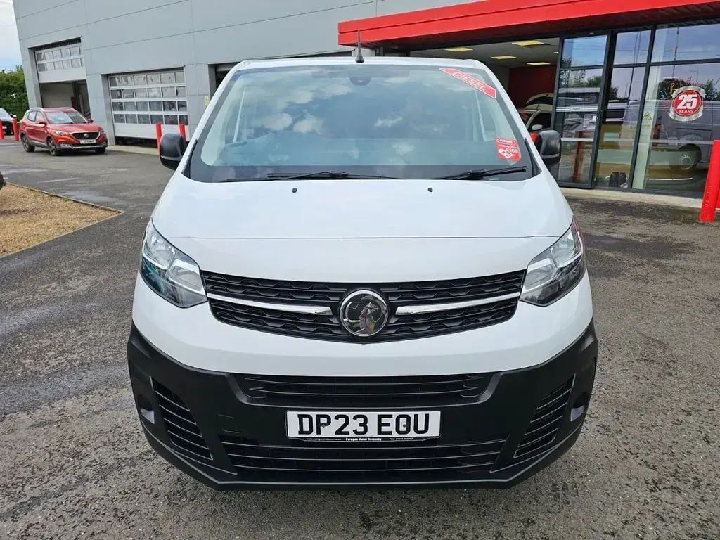 Used Vauxhall Vivaro S 100 HP (73 kW) 2023 White MPV