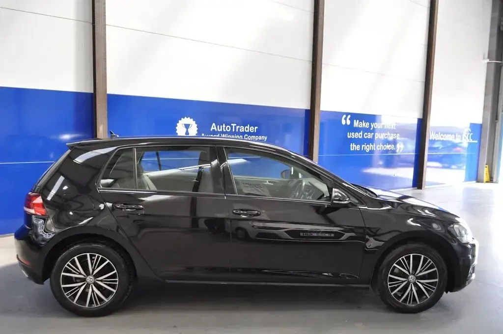 Used VW Golf VII SE 115 HP (84 kW) 2017 Black Hatchback