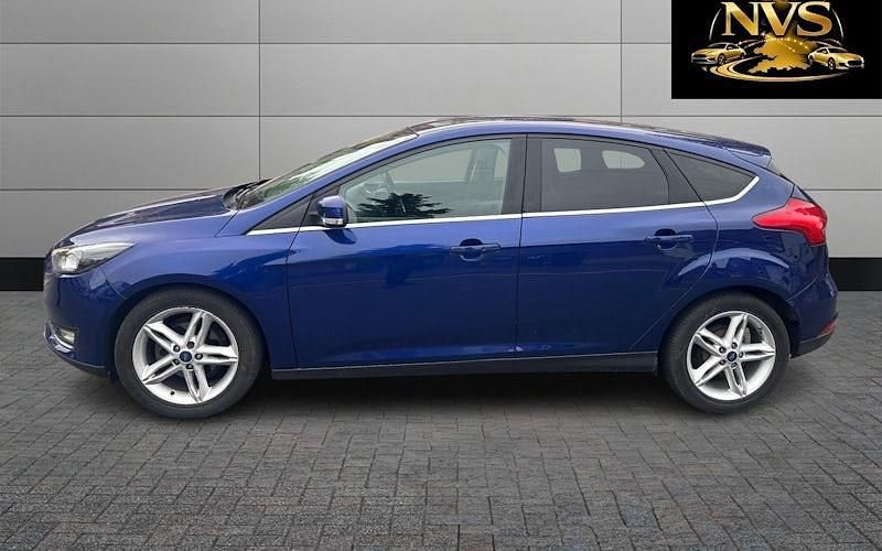 Second-hand Ford Focus Zetec 120 CP (88 kW) 2017 Negru Hatchback