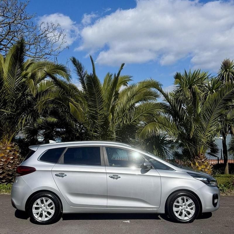 Usado Kia Carens 135 CV (99 kW) 2018 Plateado Monovolumen