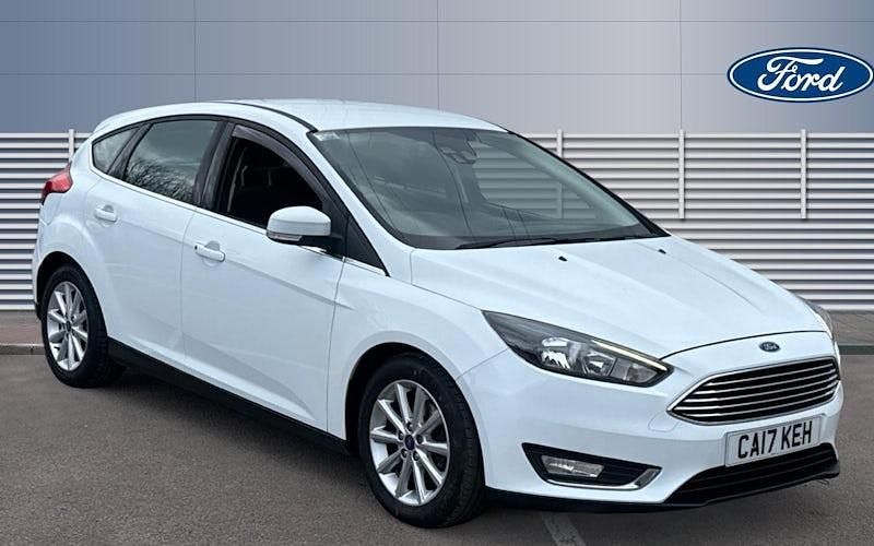 Used Ford Focus Titanium 120 HP (88 kW) 2017 White Hatchback