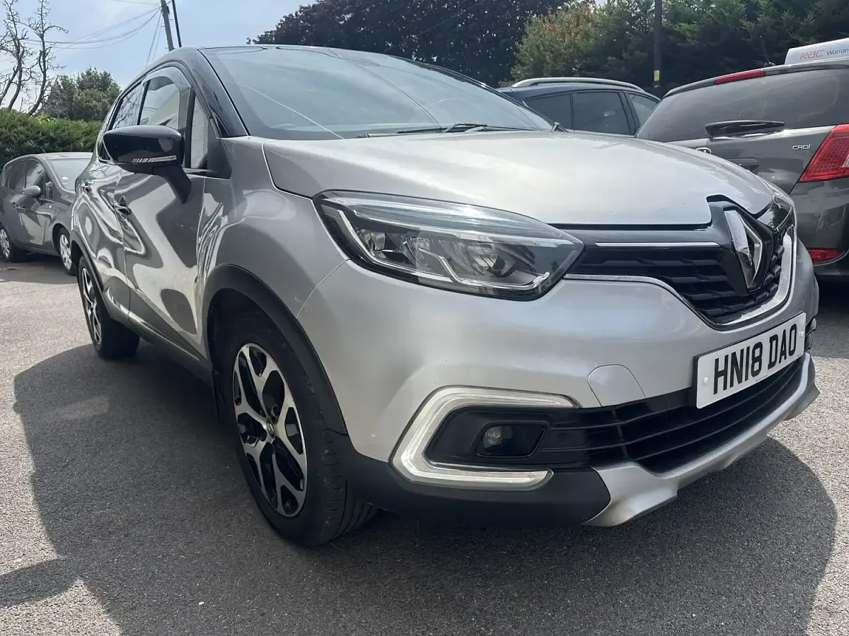 Used Renault Captur Signature 108 HP (79 kW) 2018 Silver/black SUV