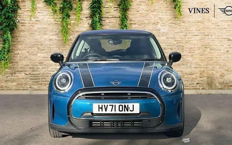 Used Mini Cooper Classic 136 HP (100 kW) 2021 Blue Hatchback