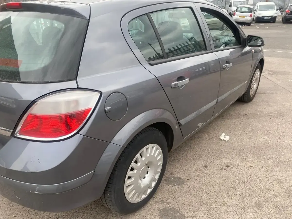 Used Vauxhall Astra 140 HP (102 kW) 2007 Grey Hatchback