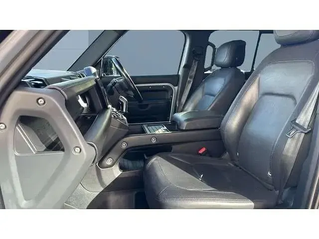 Used Land Rover Defender HSE Dynamic 249 HP (183 kW) 2022 Silver SUV