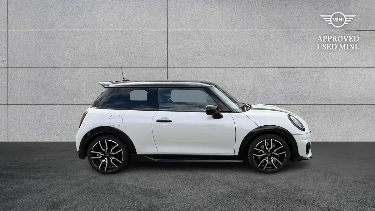 Used Mini Cooper Hatch 154 HP (113 kW) 2024 White Hatchback