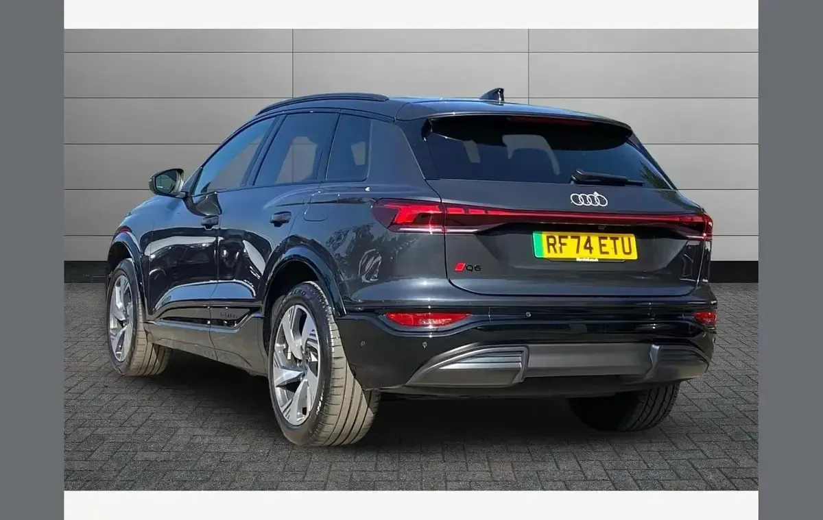 Usado Audi Q6 e-tron S-Line 221 kW (301 CV) 2024 Gris SUV