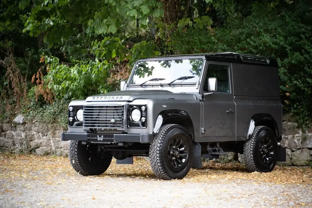 Used Land Rover Defender 122 HP (89 kW) 2009 Grey Hatchback