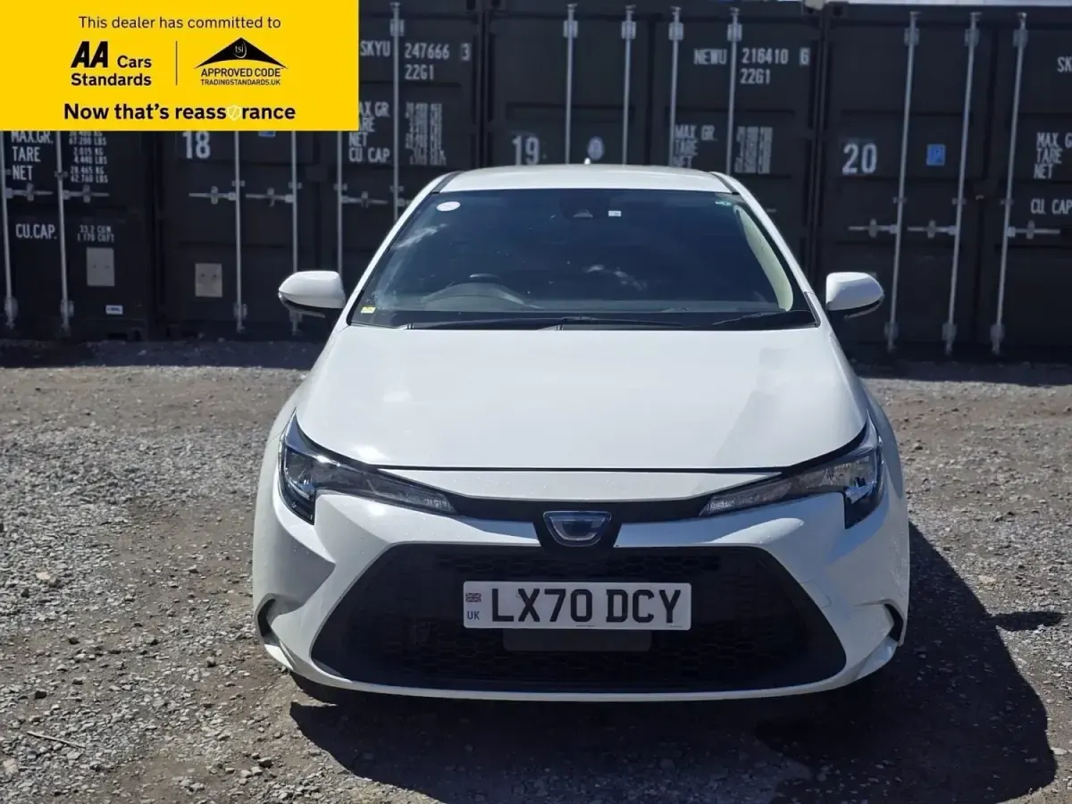 Second-hand Toyota Corolla Design 122 CP (89 kW) 2020 Alb Break