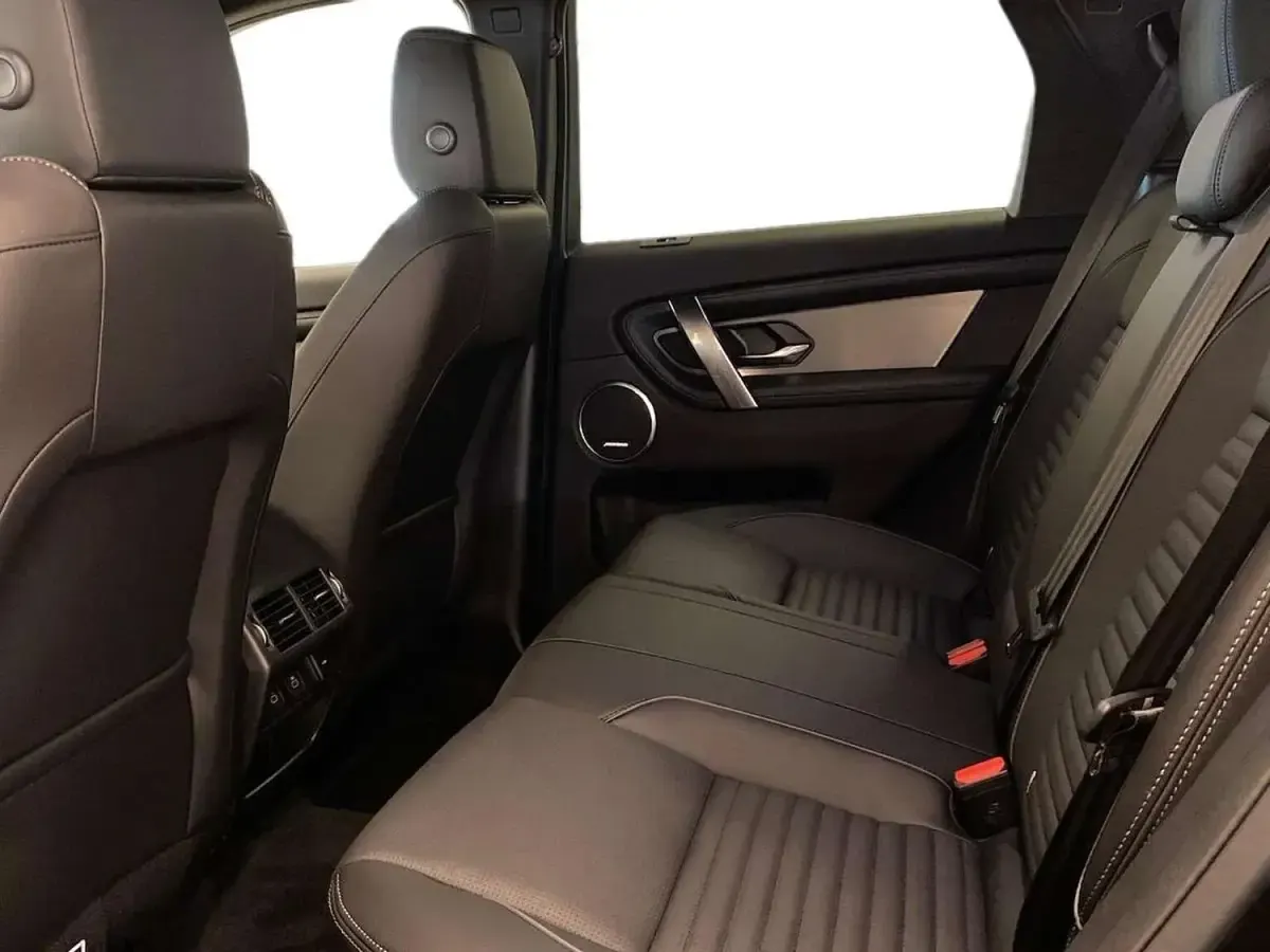 Second-hand Land Rover Discovery Sport SE Dynamic 309 CP (227 kW) 2025 Negru SUV
