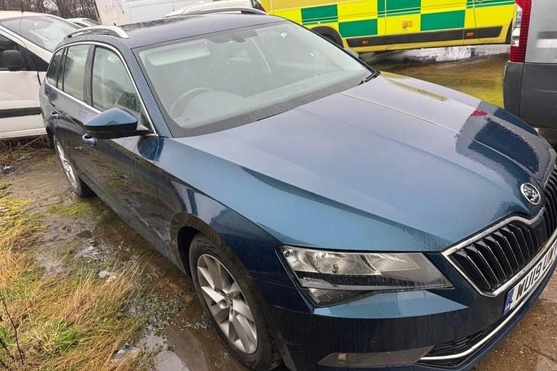 Used Skoda Superb SE 150 HP (110 kW) 2019 Blue Estate