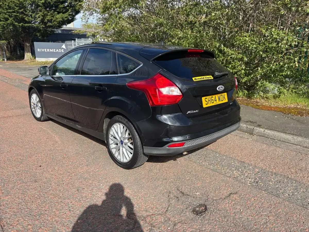 Usado Ford Focus Zetec 125 HP (91 kW) 2014 Preto Citadino
