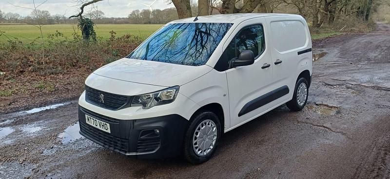White Used 2020 Peugeot Partner MPV | £7,495 (Good price) - Image 1/4
