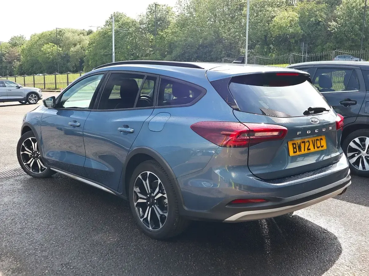Used Ford Focus Active X 125 HP (91 kW) 2023 Blue Estate
