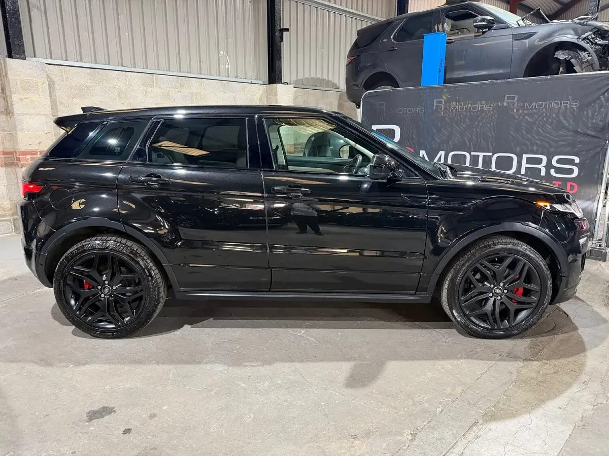 Used Land Rover Range Rover evoque HSE Dynamic 180 HP (132 kW) 2016 Black Estate