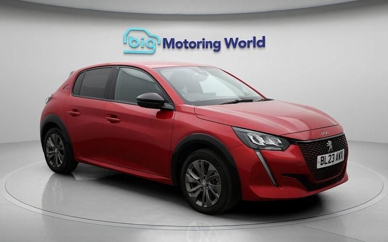 Used Peugeot e-208 Allure+ 100 kW (136 HP) 2023 Hatchback