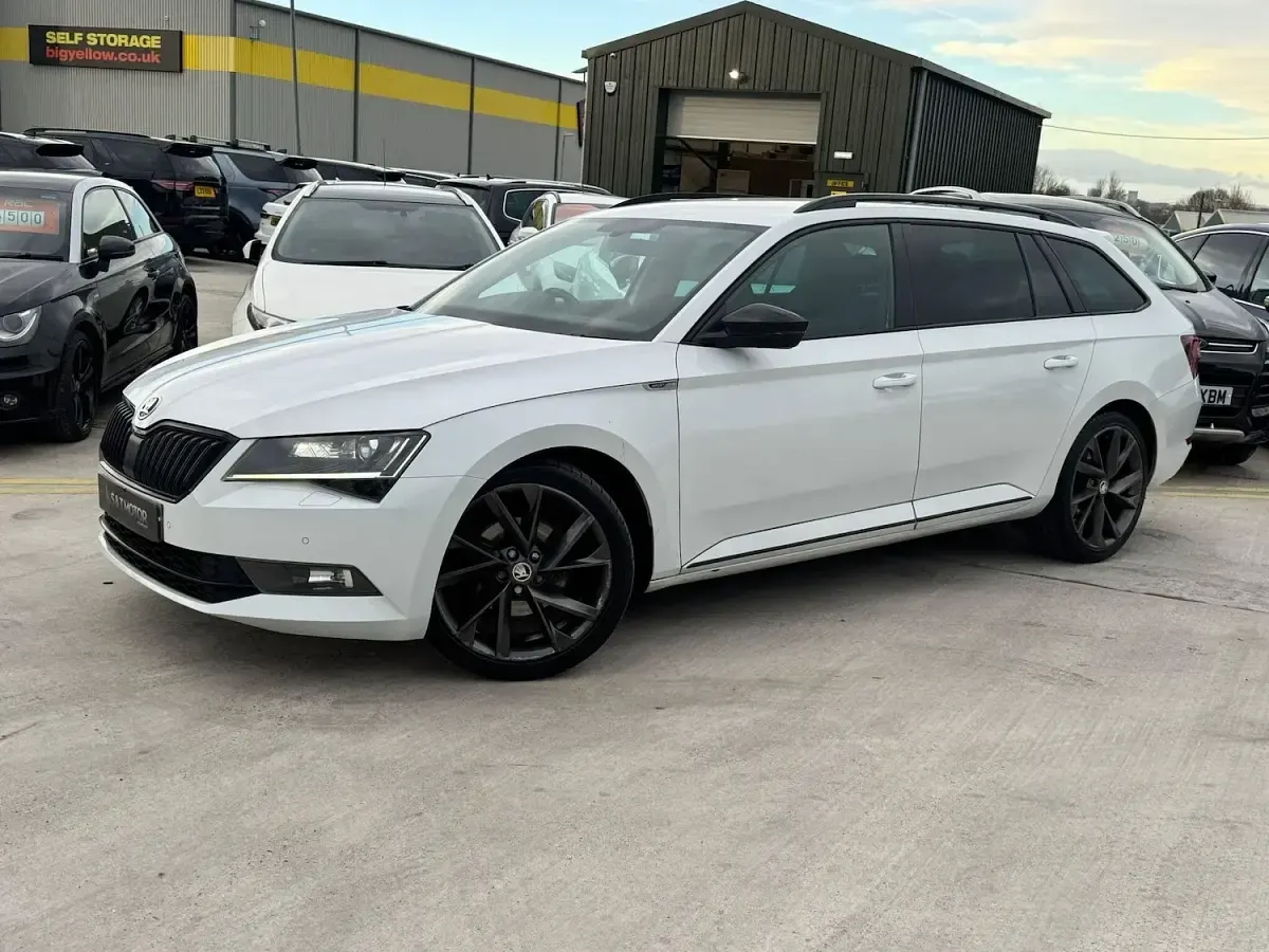 Used Skoda Superb SportLine 190 HP (139 kW) 2019 White Estate