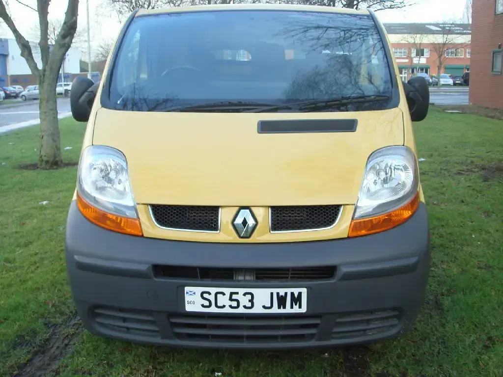 Used Renault Trafic 2004 Yellow MPV