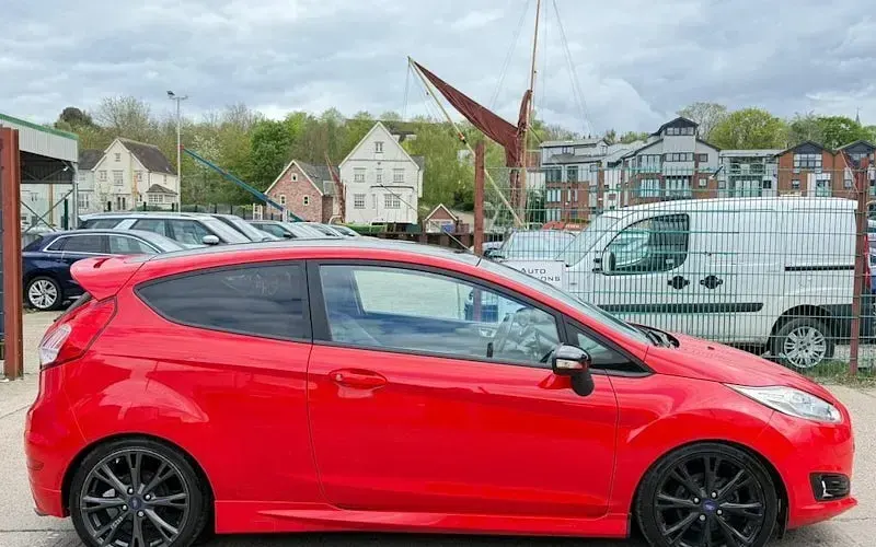 Used Ford Fiesta Zetec 140 HP (102 kW) 2016 Red Hatchback
