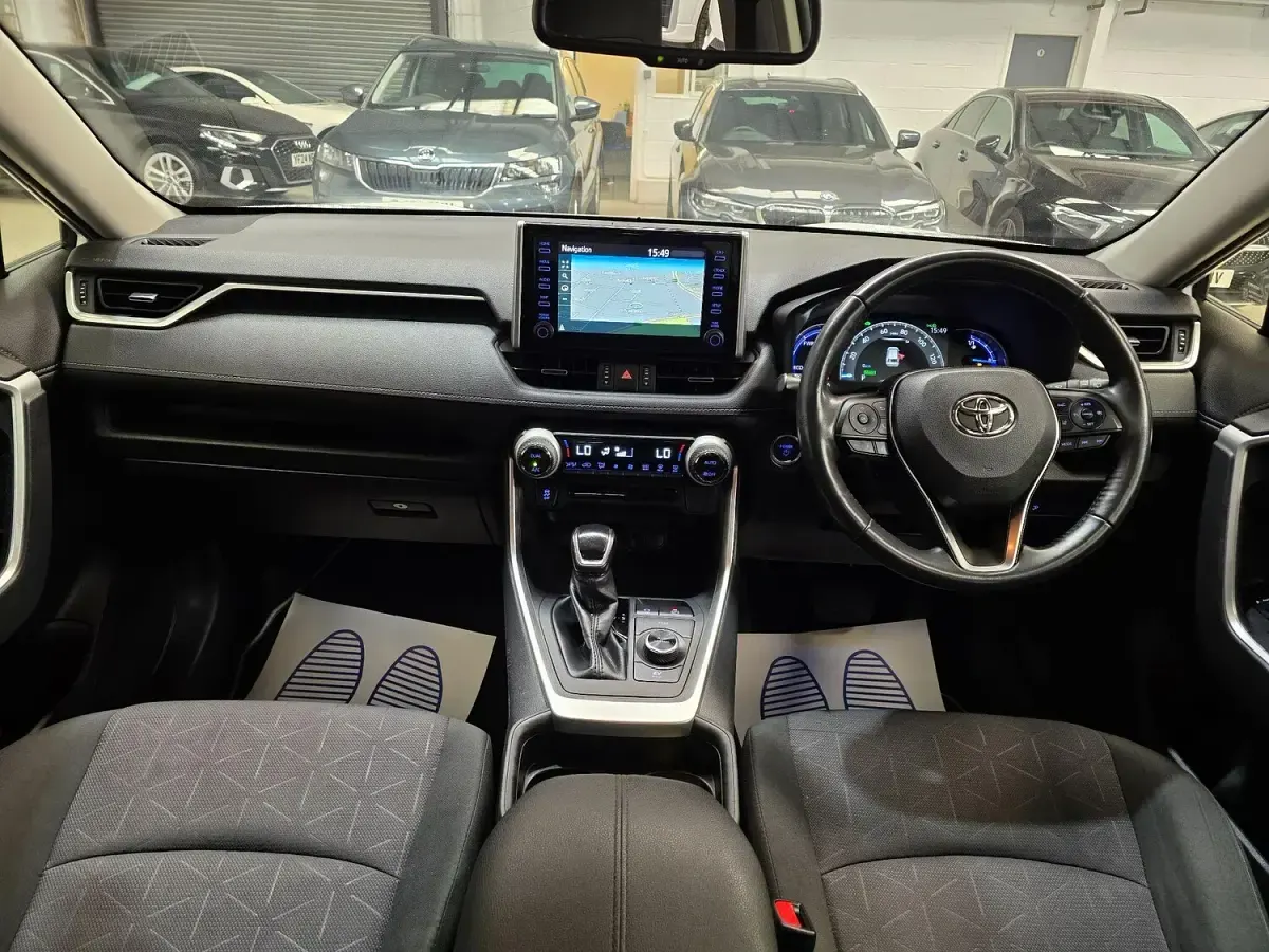 Used Toyota RAV4 Design 218 HP (160 kW) 2019 White SUV